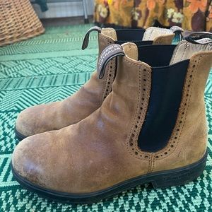 Blundstone high top Chelsea boots